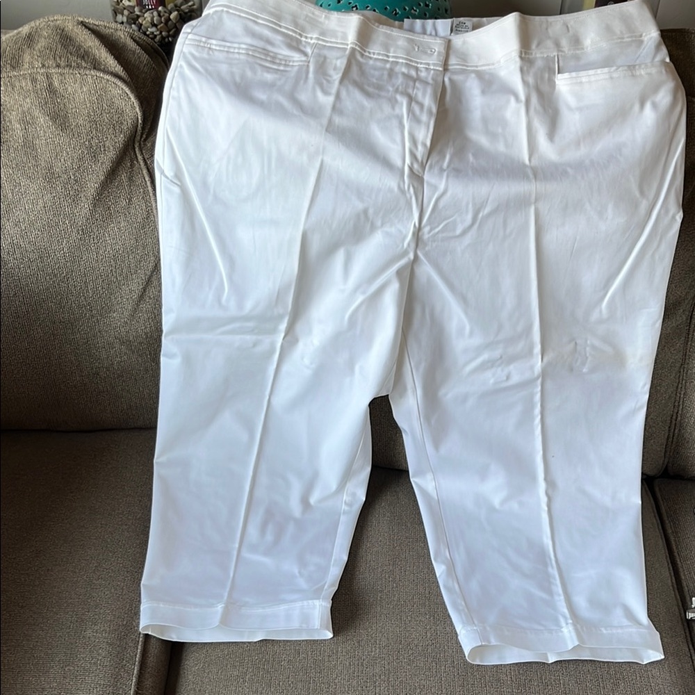 Sag Harbor White Relaxed Fit Capris - Picture 5 of 12